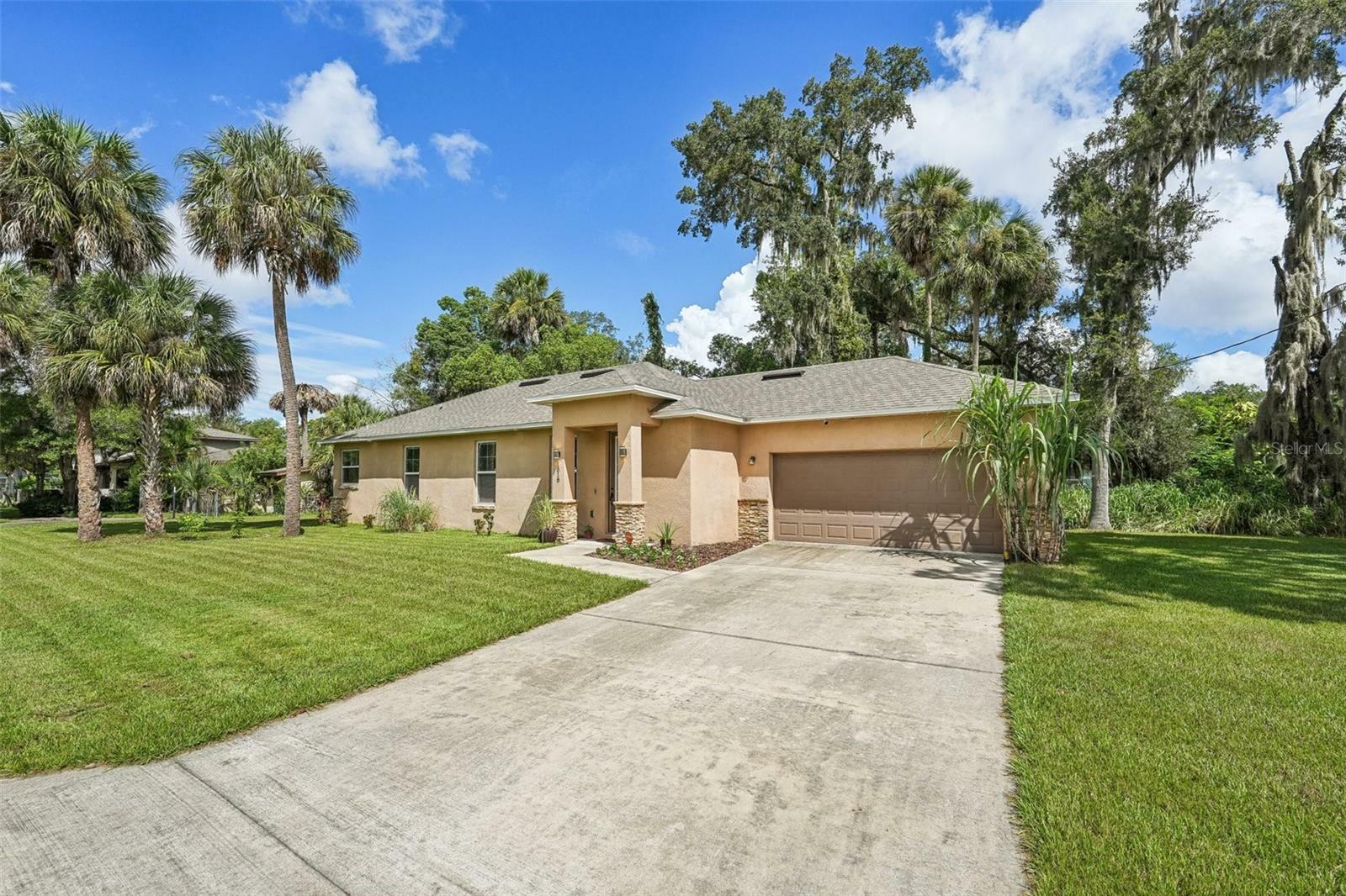 Property Photo:  1018 E 10th Street  FL 32771 