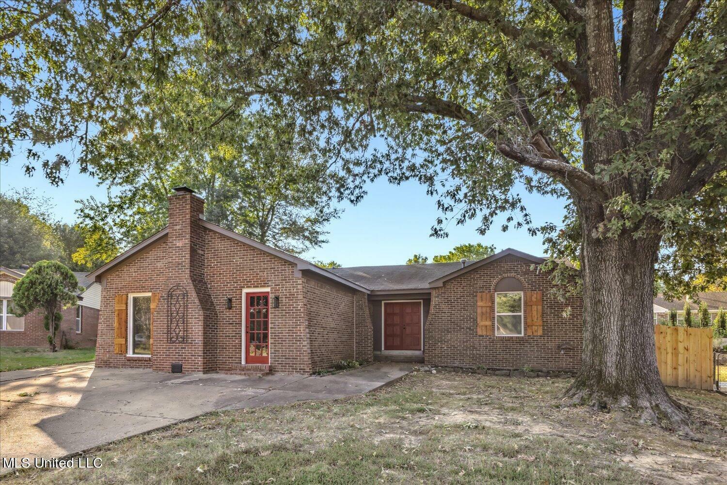 Property Photo:  919 Oaklawn Place  MS 38671 