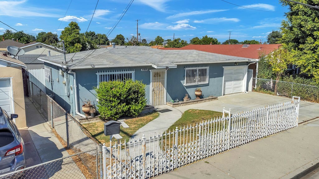 Property Photo:  11911 Lowemont Street  CA 90650 