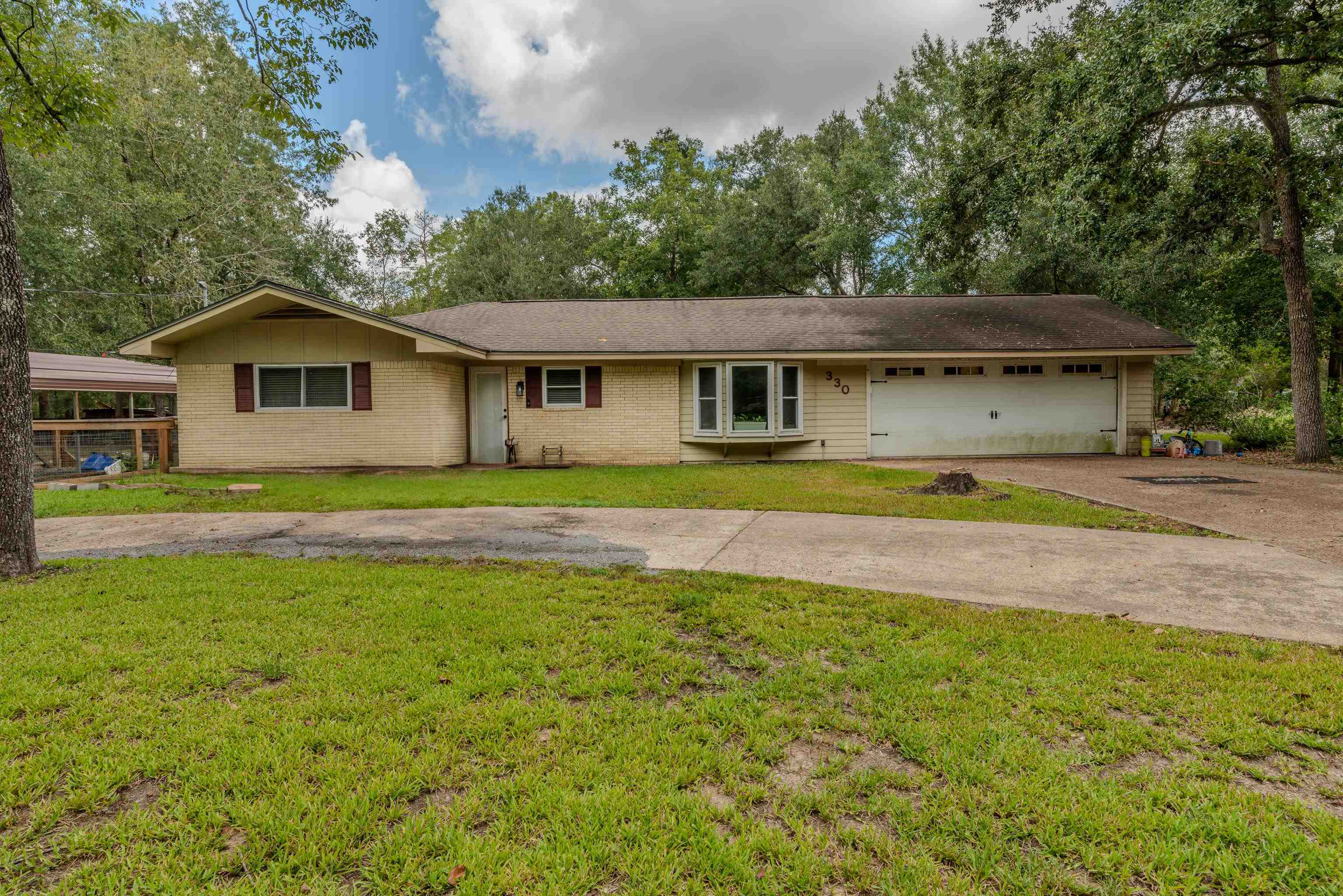 330 Hillcrest St.  Rose Hill Acres TX 77657 photo