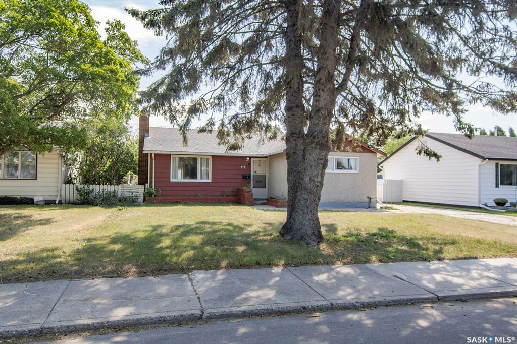 Property Photo:  414 T Avenue N  SK S7L 3B4 