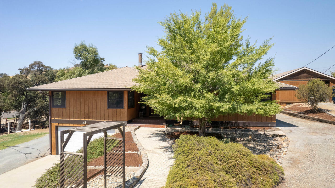 Property Photo:  16270 Palomino Drive  CA 93265 