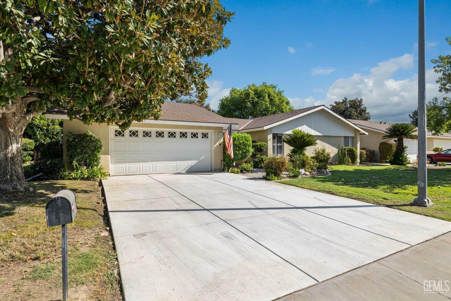 Property Photo:  6104 Indian Wells Avenue  CA 93309 