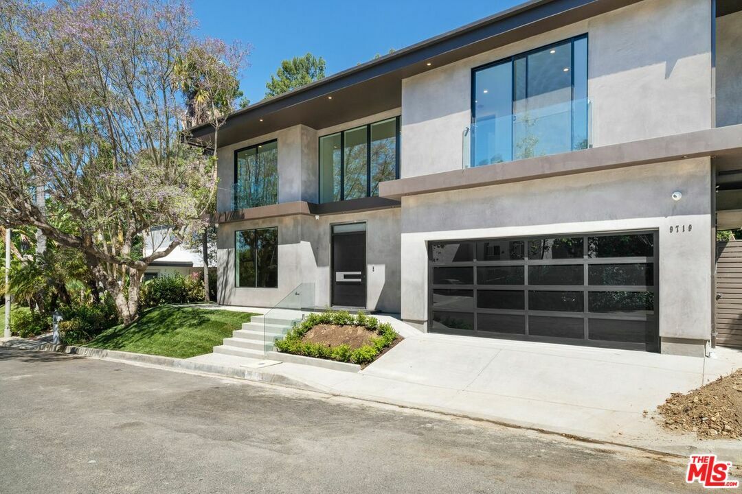 Property Photo:  9719 Blantyre Dr  CA 90210 