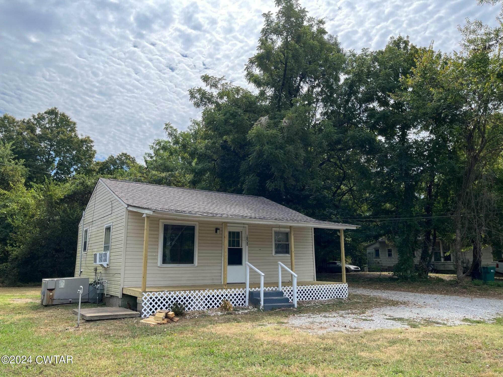 Property Photo:  1808 N Royal Street  TN 38305 