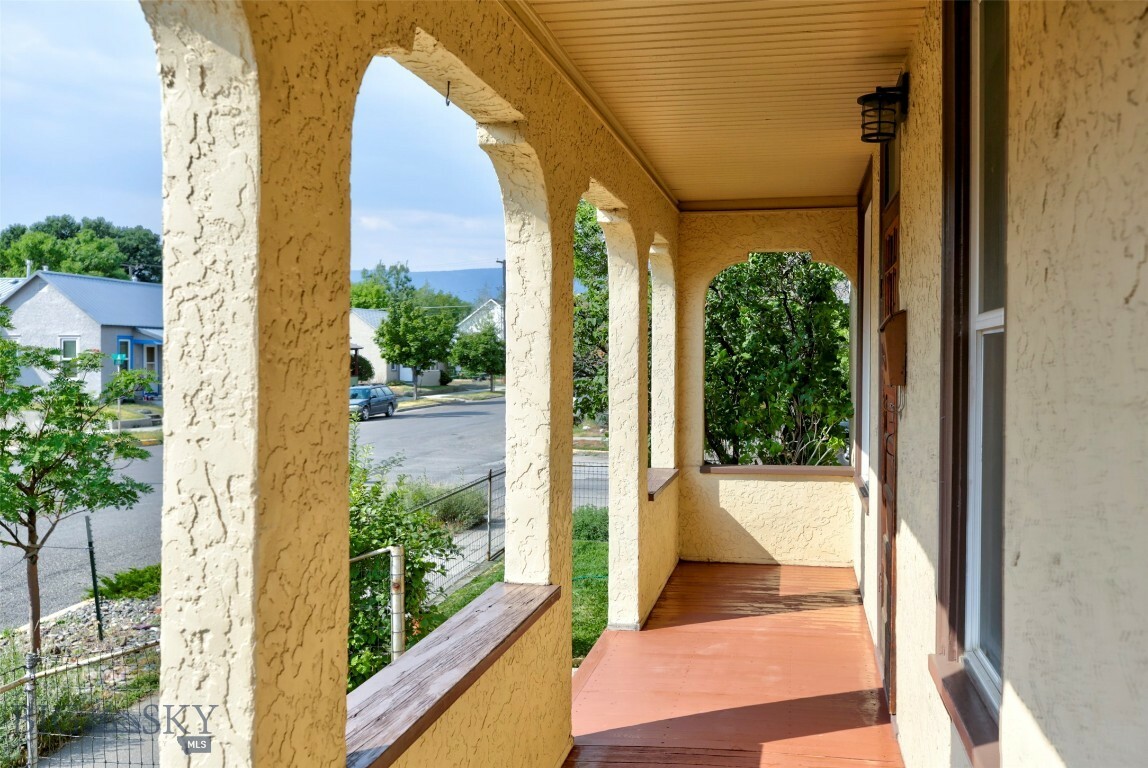 Property Photo:  701 E Lewis Street  MT 59047 