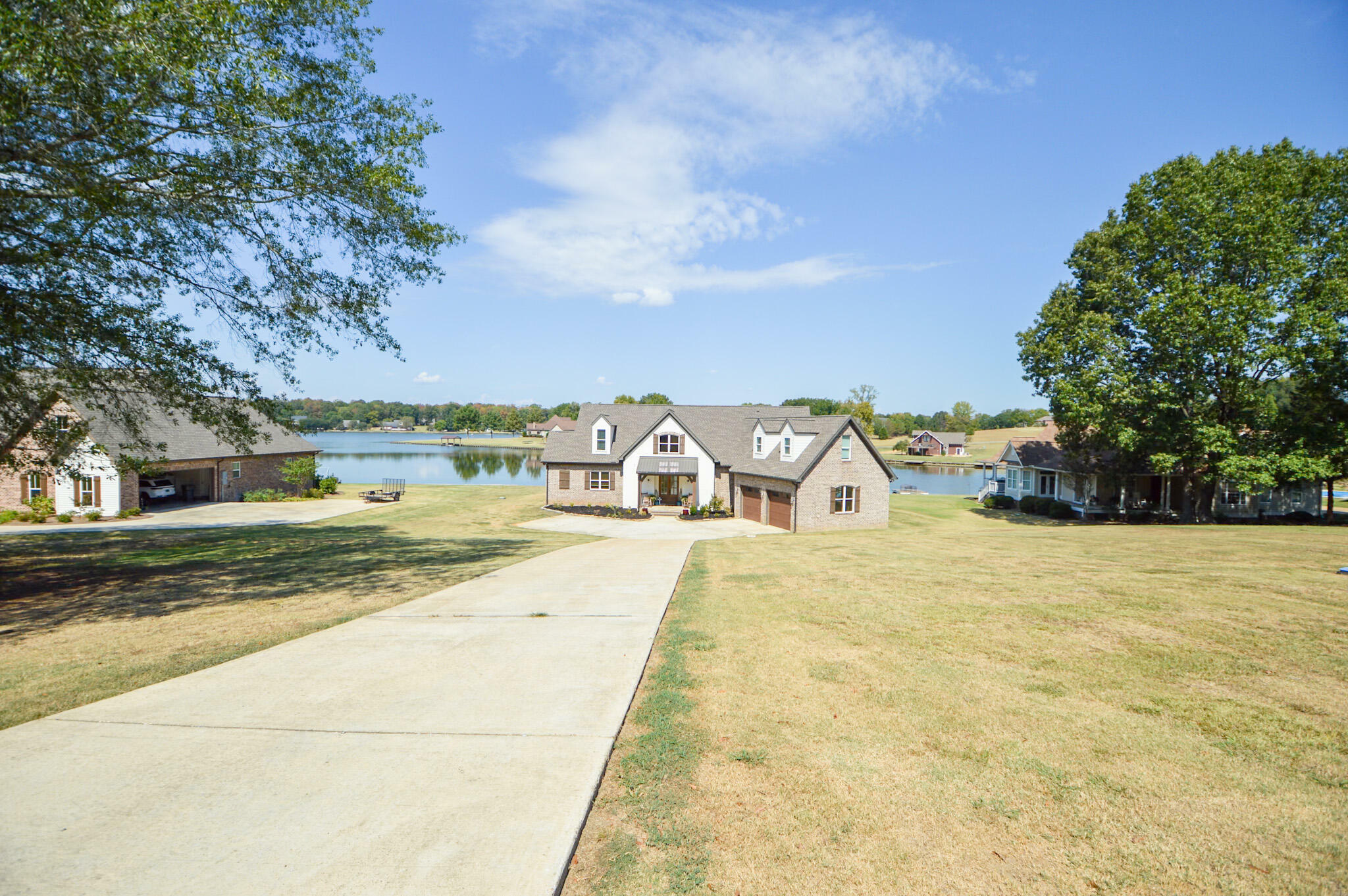 Property Photo:  839 E Lakeshore Drive  MS 39759 