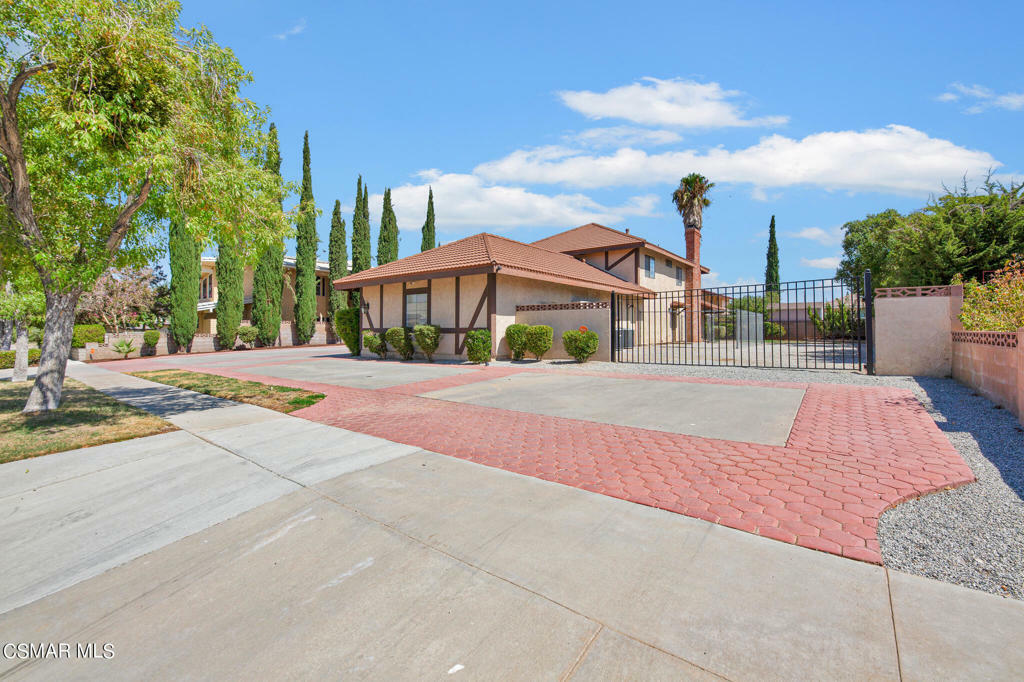 Property Photo:  39820 Golfers Drive  CA 93551 