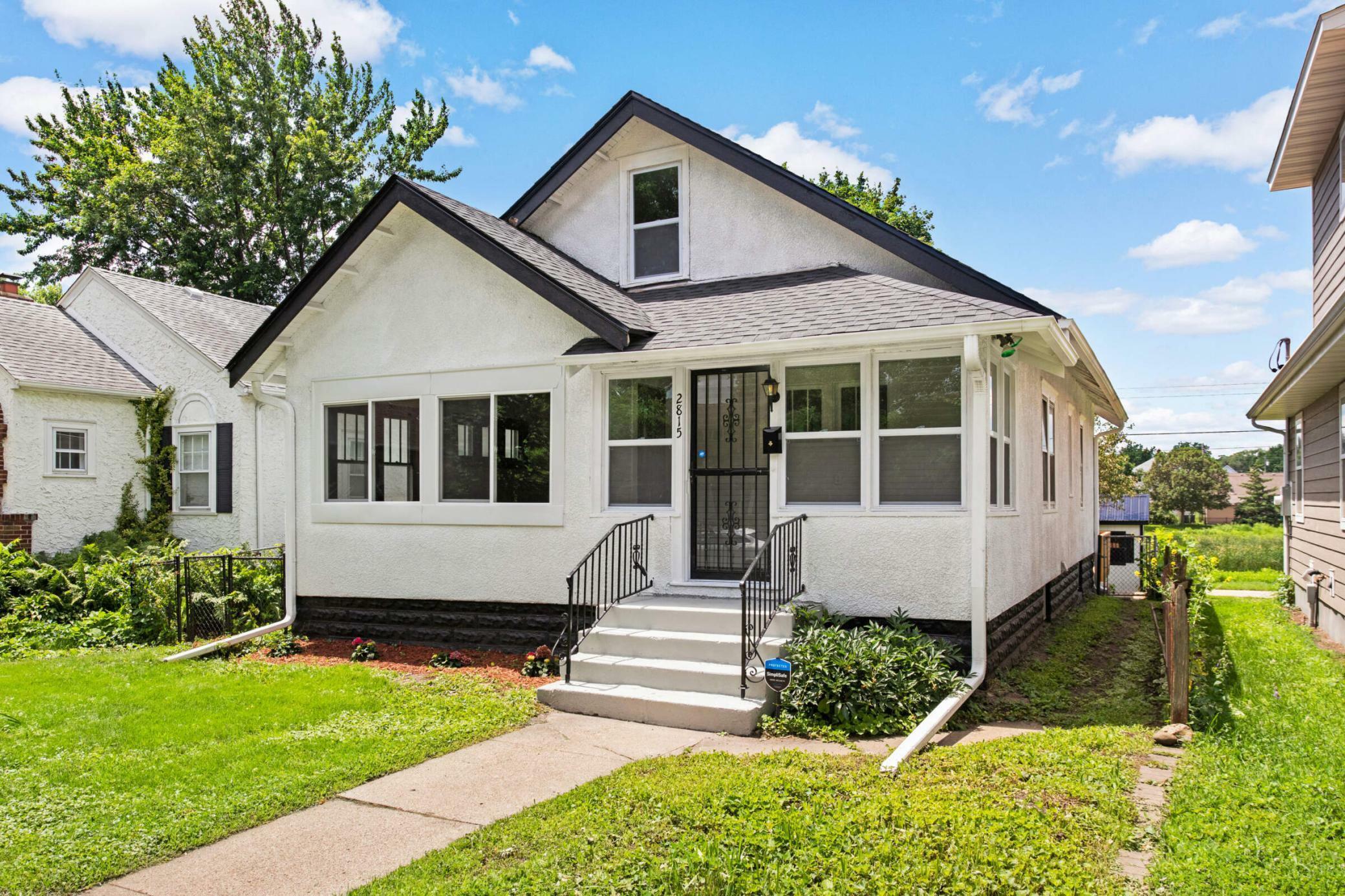 Property Photo:  2815 Knox Avenue N  MN 55411 