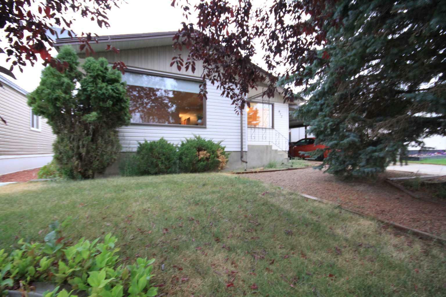 Property Photo:  812 1 Ave.  AB T0K 2K0 