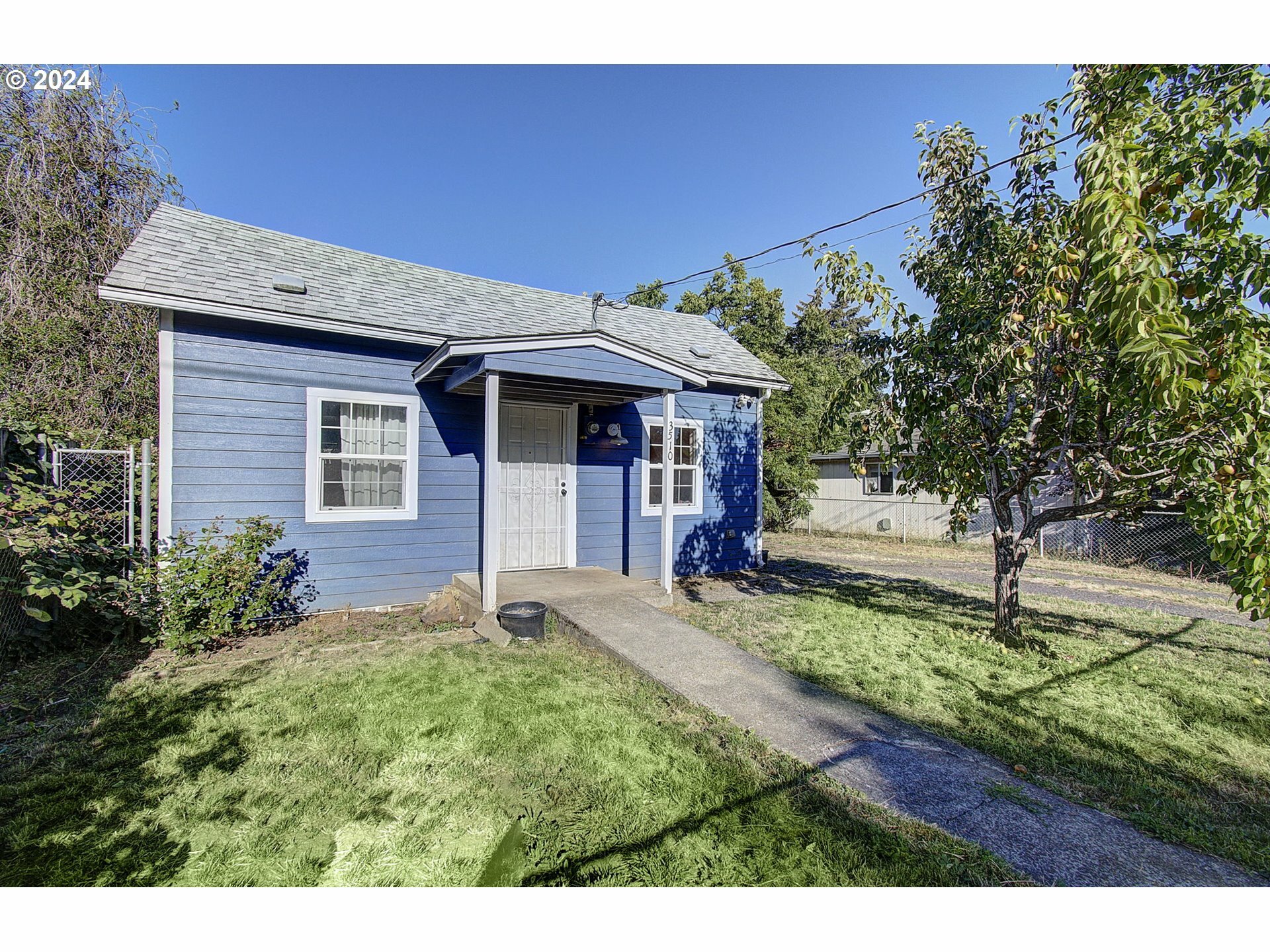 Property Photo:  3510 T St  WA 98663 