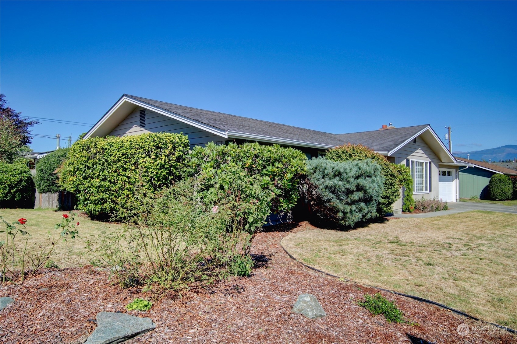 Property Photo:  1405 Hillcrest Parkway  WA 98274 