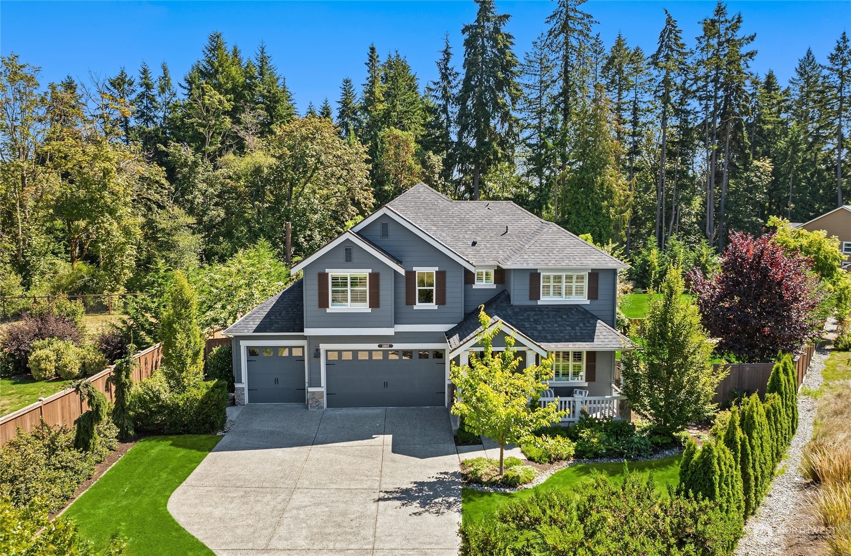 Property Photo:  13882 La Vigne Court NE  WA 98110 