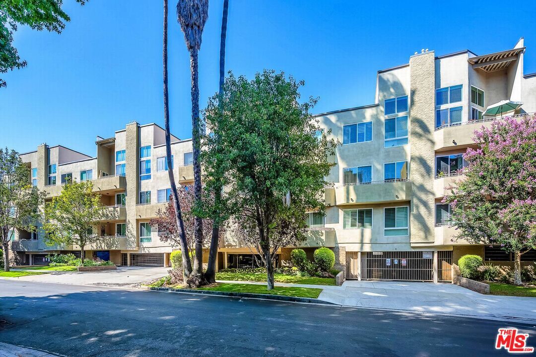 Property Photo:  14569   Benefit St 104  CA 91403 