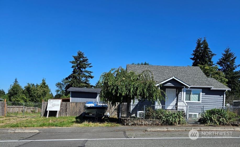 Property Photo:  10616 12th Avenue SW  WA 98146 