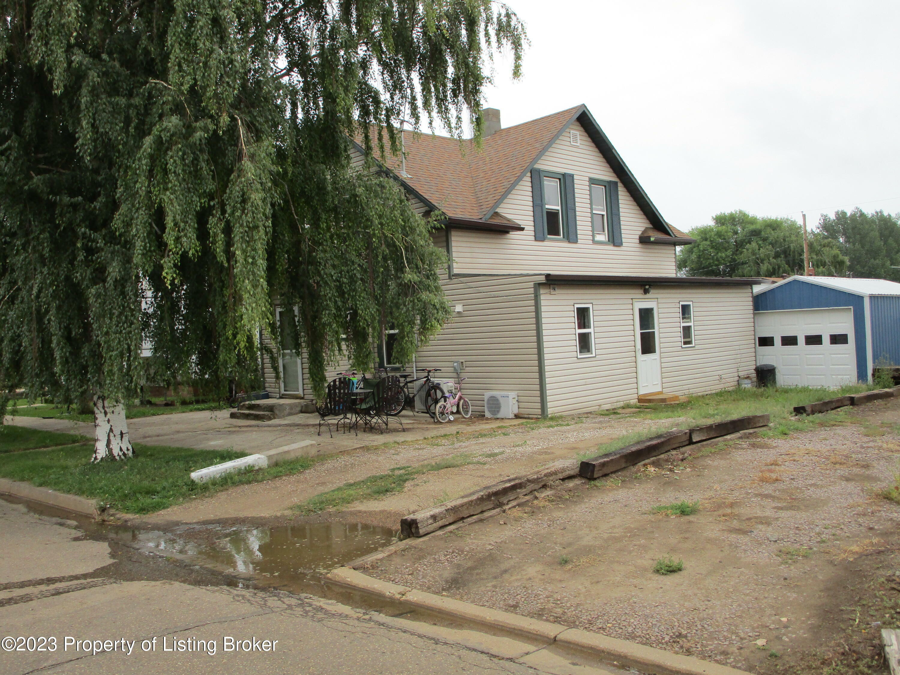 209 East Street N  Elgin ND 58533 photo