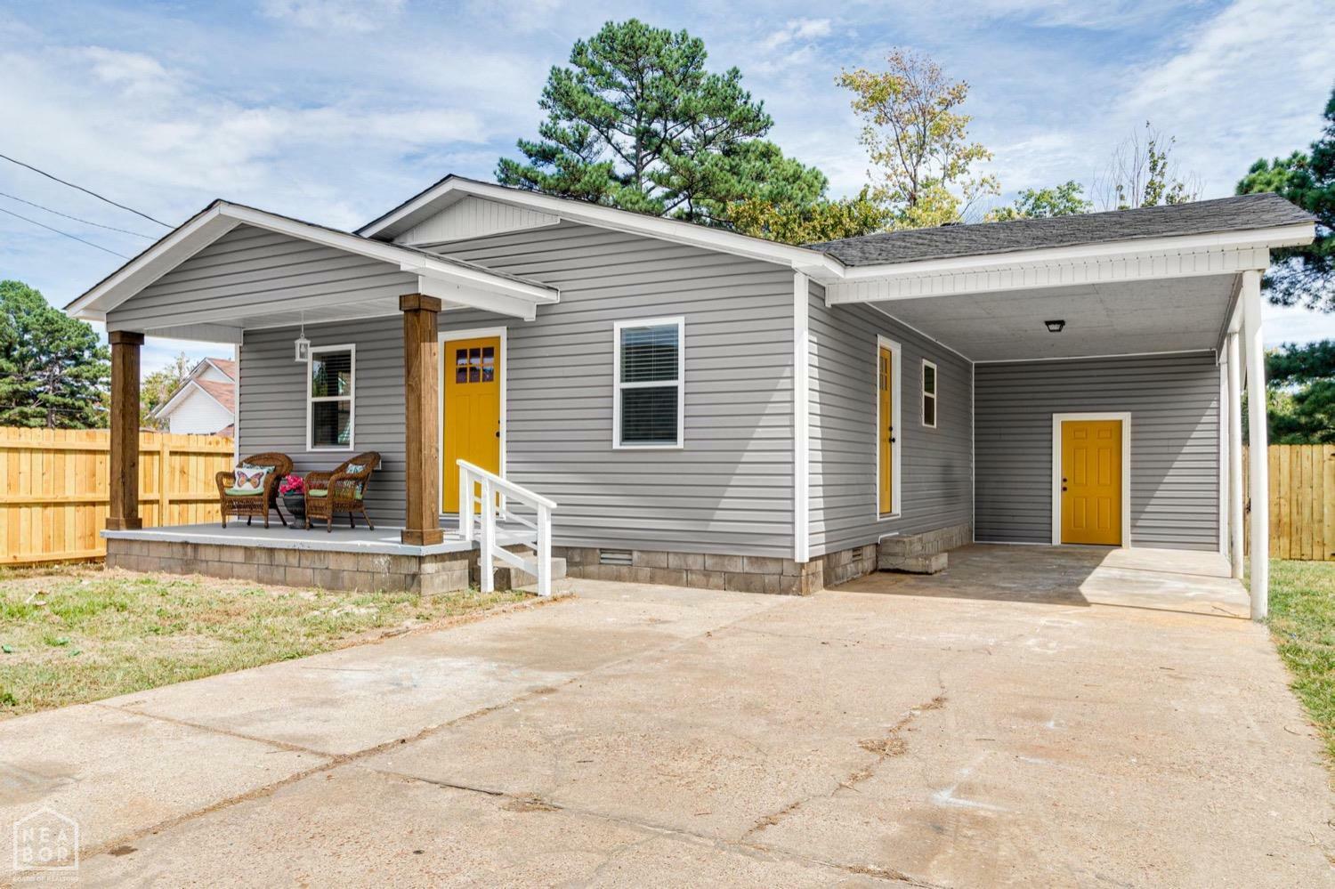 Property Photo:  105 S 12th Avenue  AR 72450 