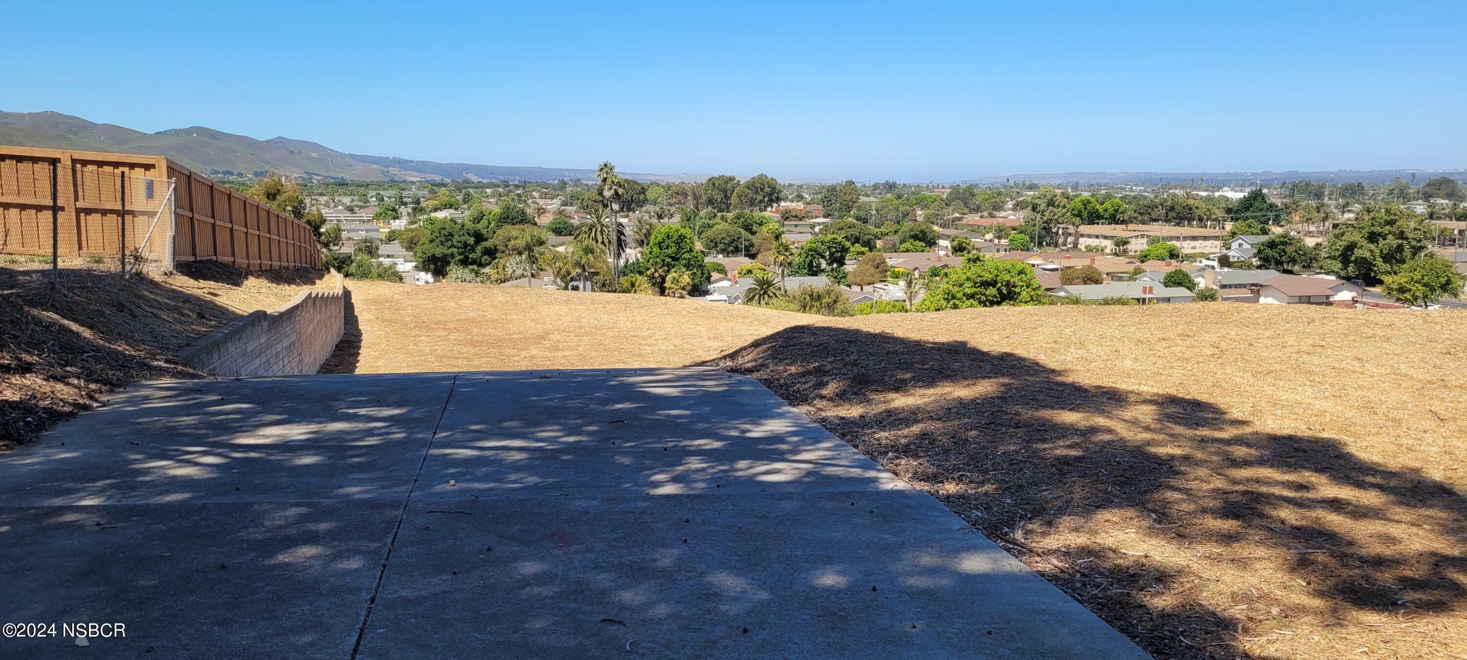 Property Photo:  1301 E Hickory Avenue  CA 93436 