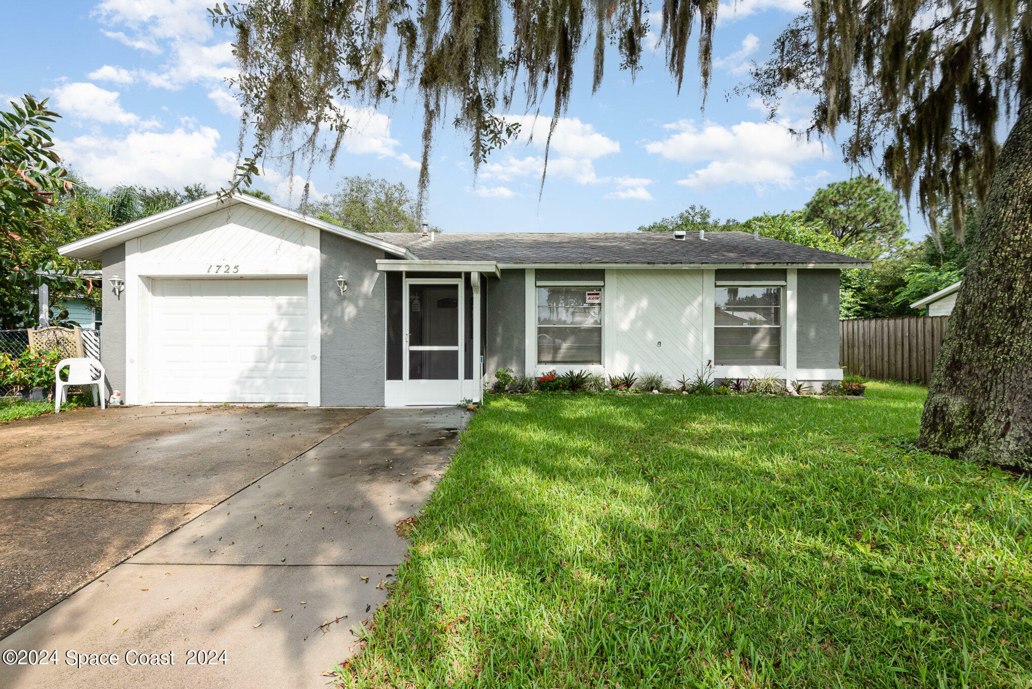 Property Photo:  1725 Valley Forge Drive  FL 32796 