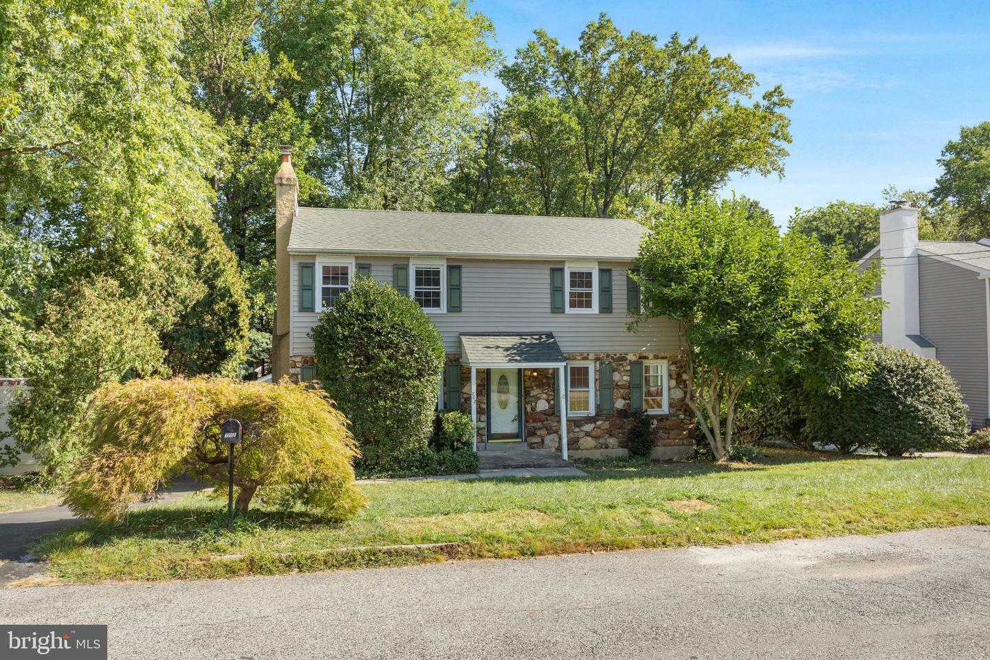 Property Photo:  702 Oxford Lane  PA 19086 