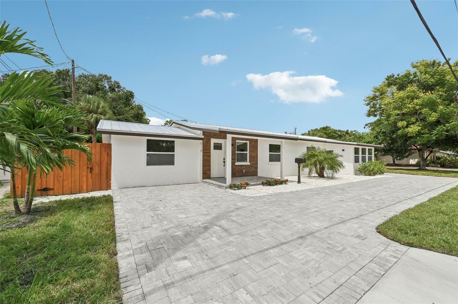 Property Photo:  515 N Osprey Avenue  FL 34236 