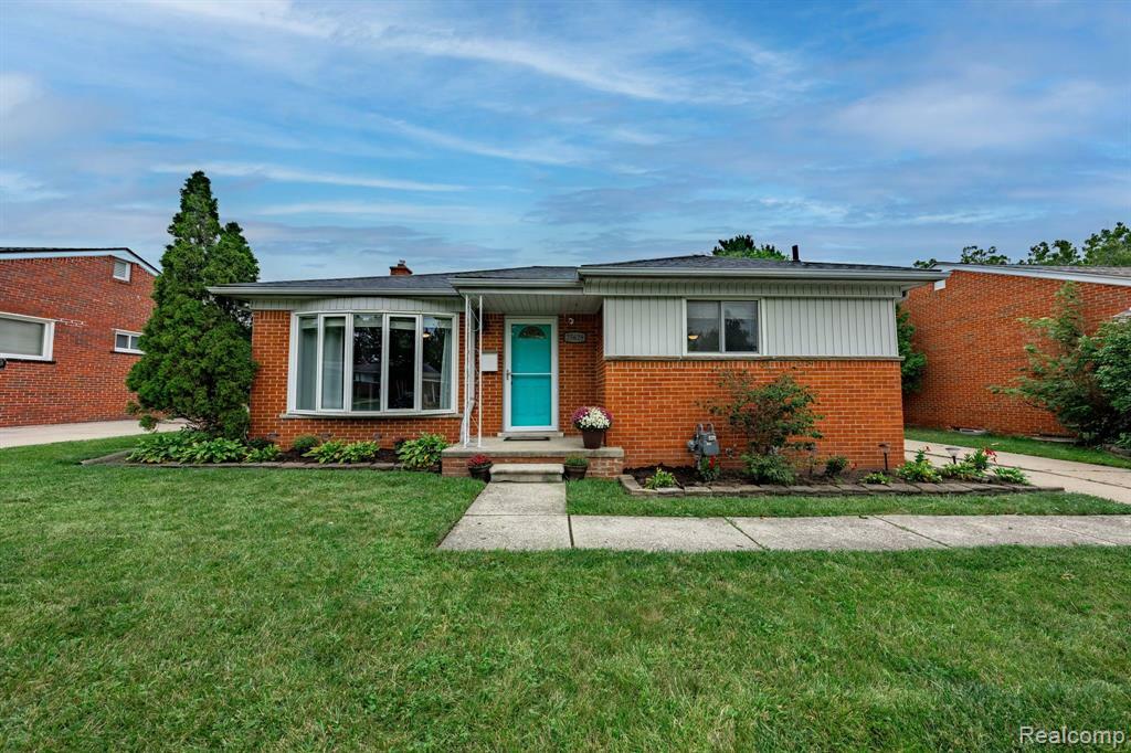 Property Photo:  25628 Ridgeway Street  MI 48127 1128 