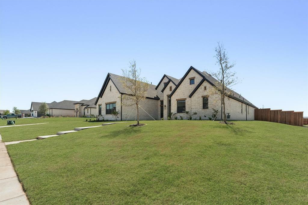 Property Photo:  233 Oakmont Drive  TX 76052 