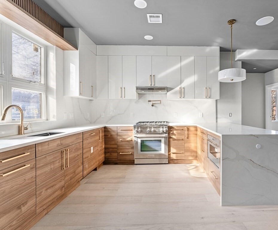 Property Photo: 1 Cedar St 5 MA 02140