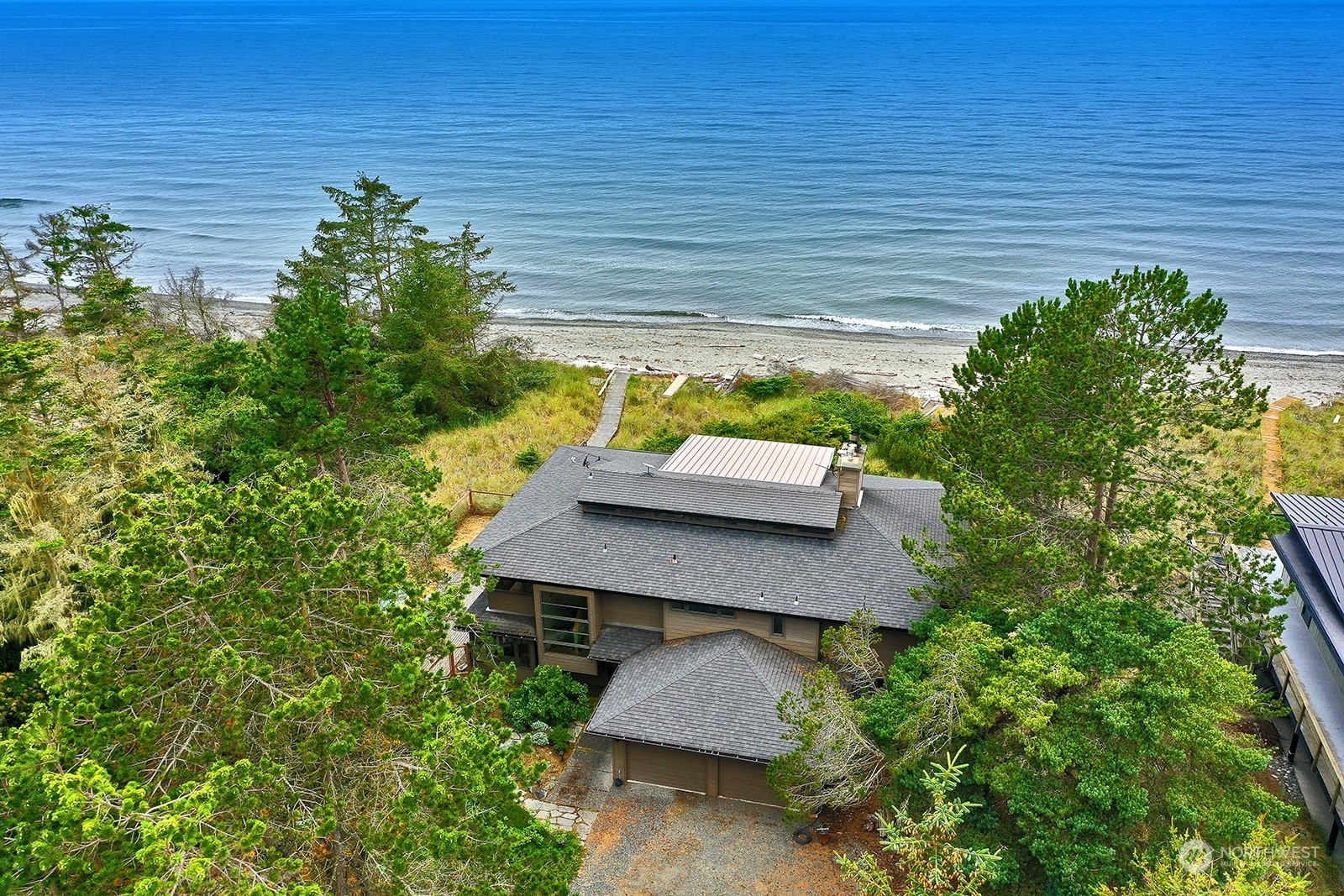 Property Photo:  4927 Surfcrest Drive  WA 98277 