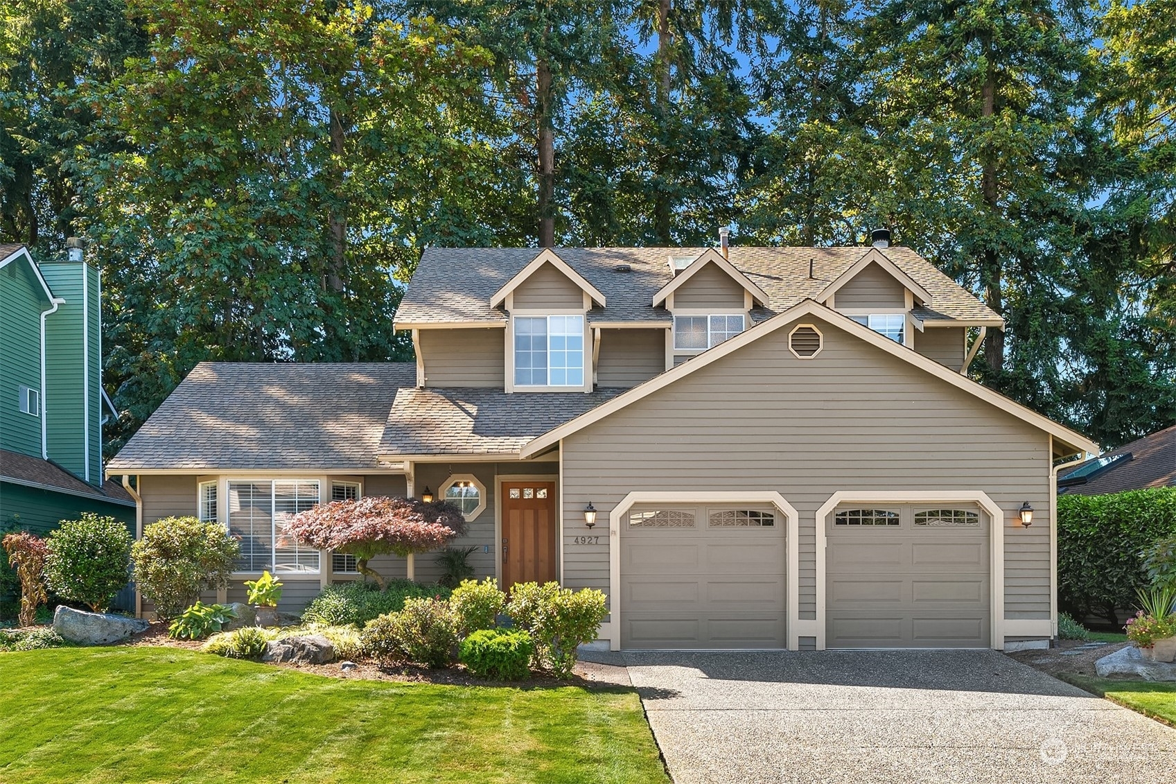 Property Photo:  4927 NE 23rd Street  WA 98059 