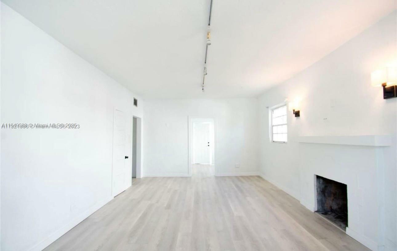 Property Photo: 3306 S Le Jeune Rd FL 33134