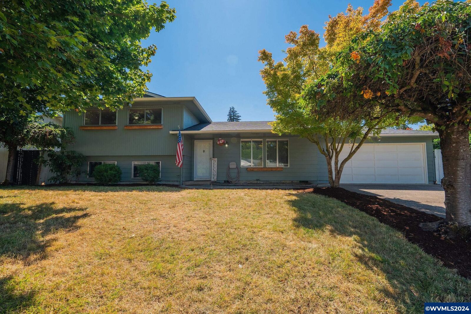 Property Photo: 1384 Riverwood Ct N OR 97303