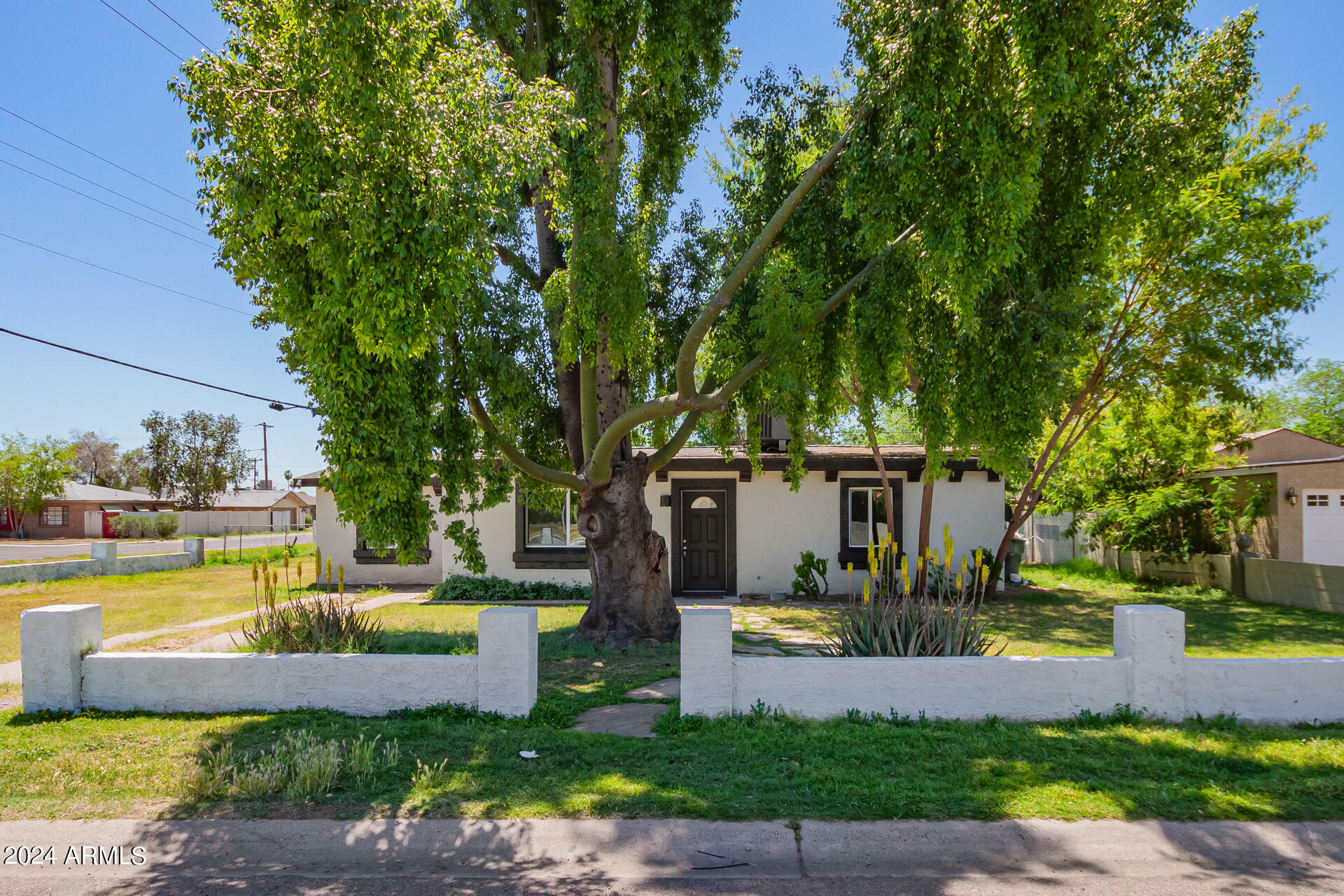 Property Photo:  2301 W Montebello Avenue  AZ 85015 