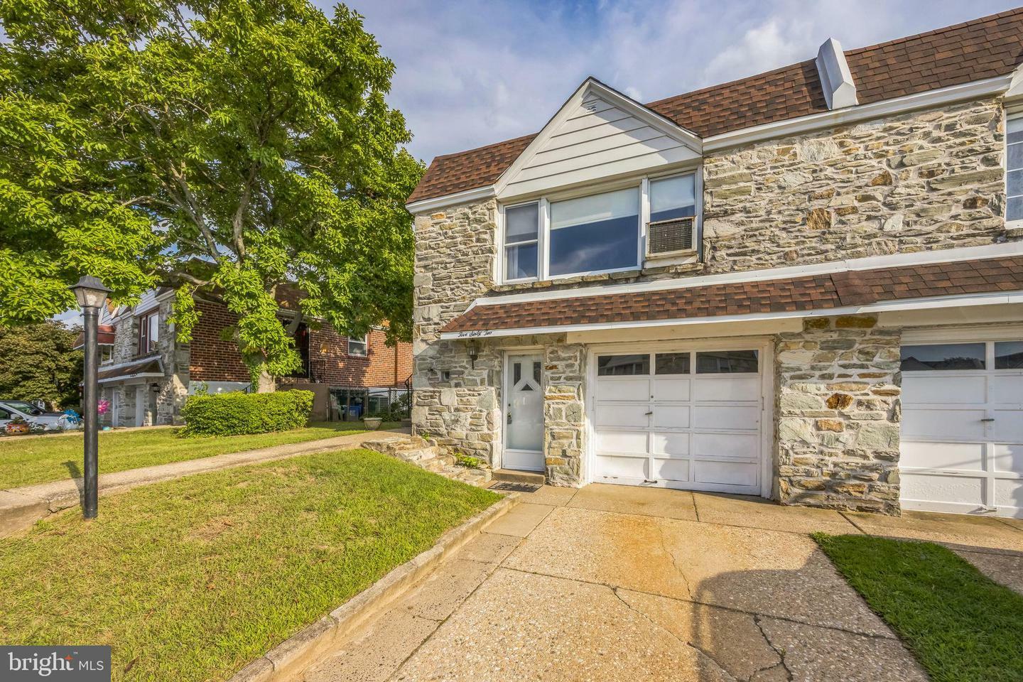 Property Photo:  562 Wartman Street  PA 19128 