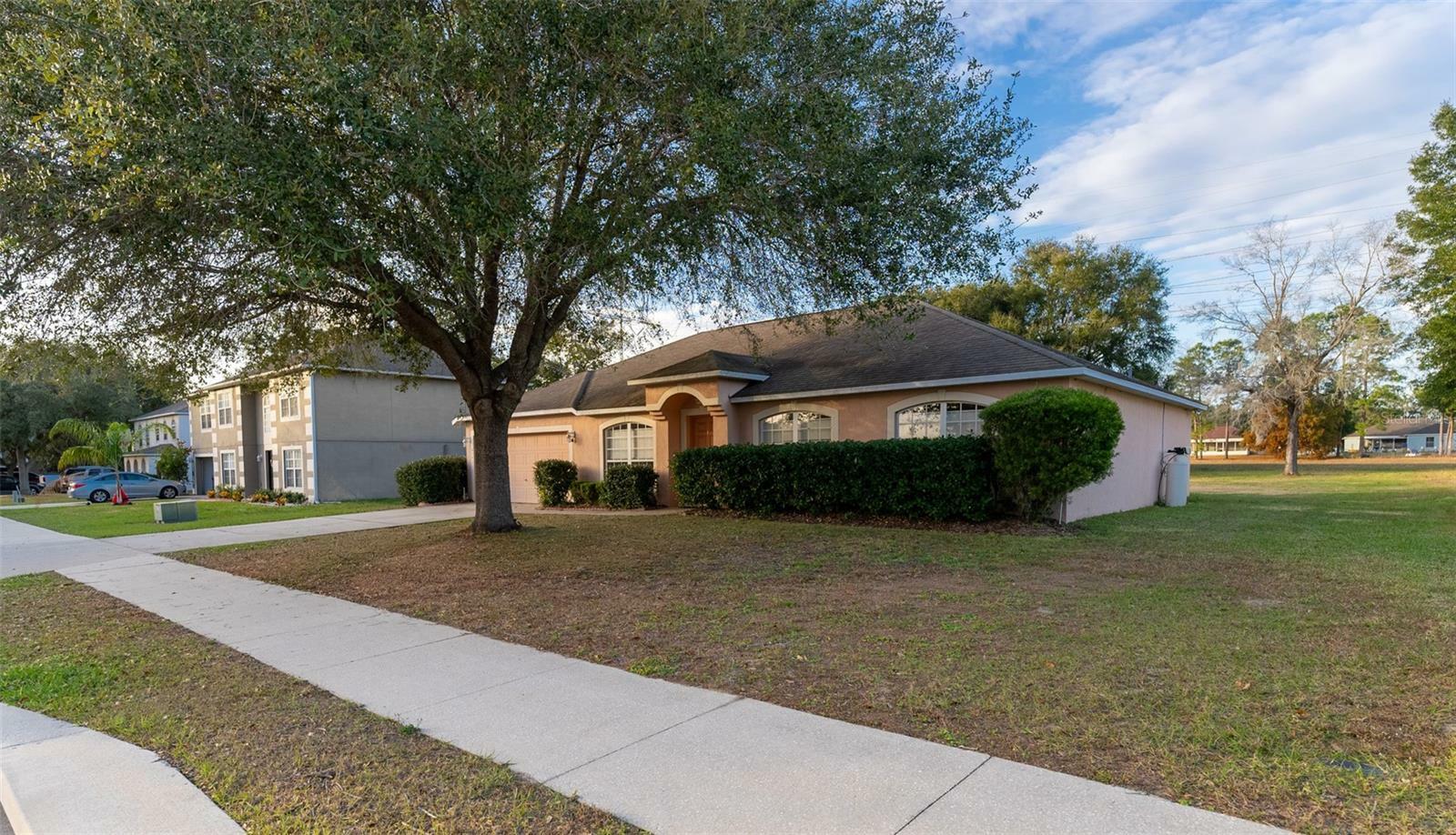 Property Photo:  4541 SE 30th Street  FL 34480 