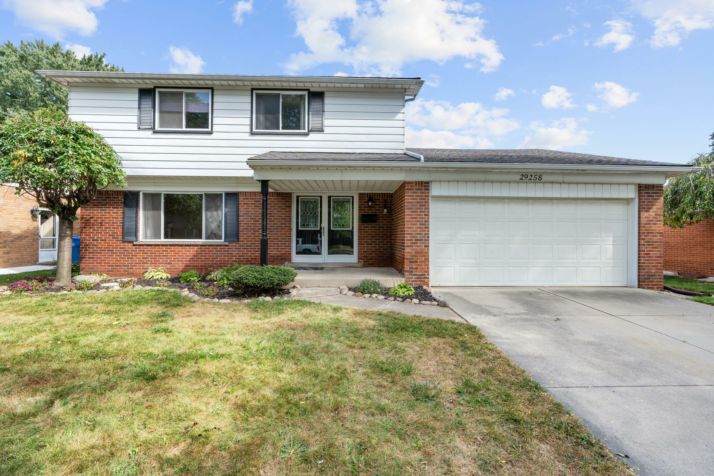 Property Photo:  29258 Walker Drive  MI 48092 