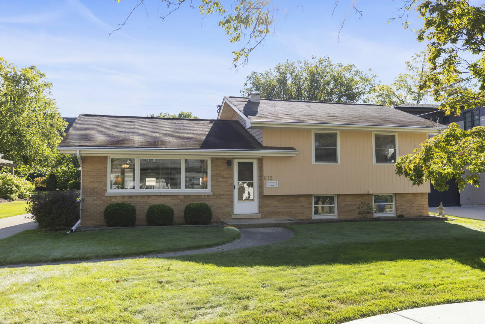 Property Photo:  612 Wellner Road  IL 60540 