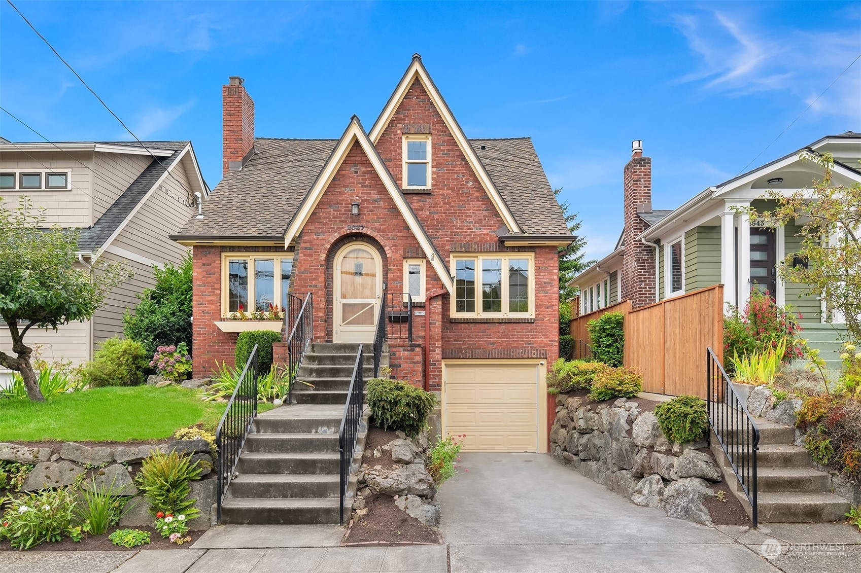 2637 W Newton Street  Seattle WA 98199 photo