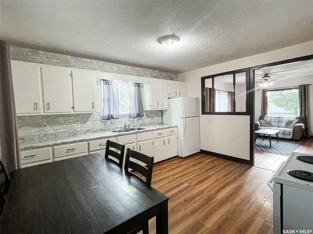 Property Photo:  414 6th Street W  SK S9X 1A6 