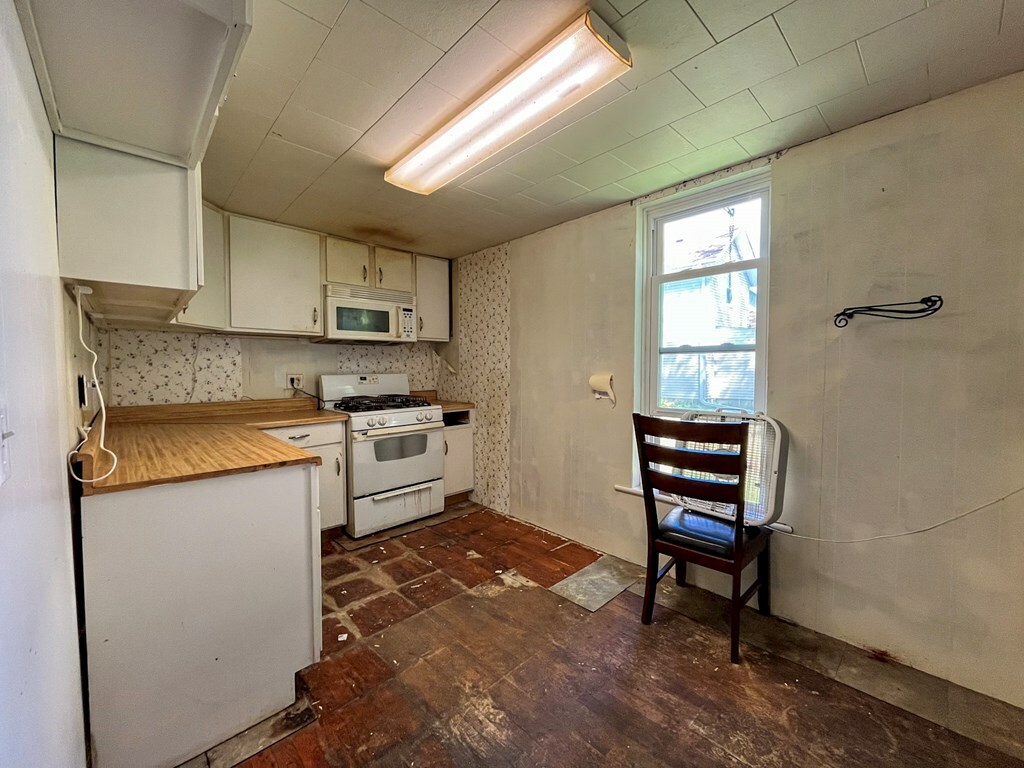 Property Photo:  156 High St  OH 44851 