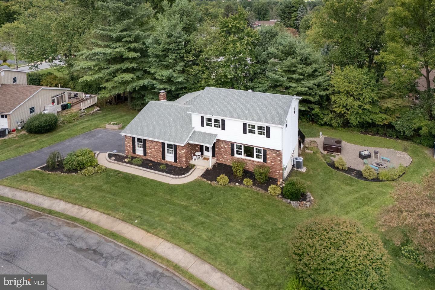 Property Photo:  76 Hillcrest Dr S  PA 18062 