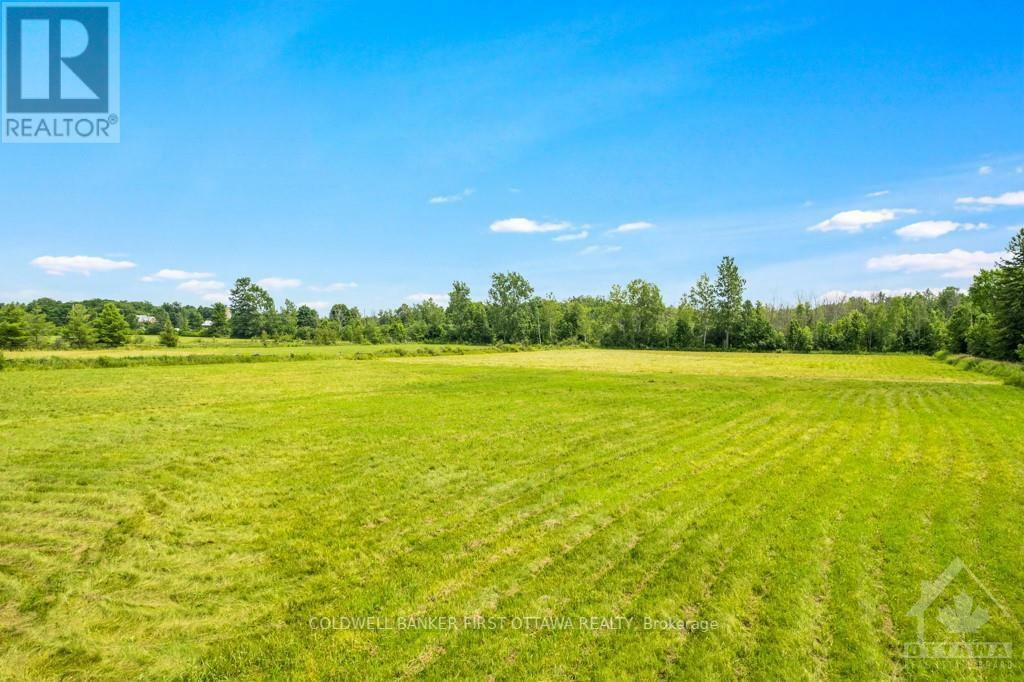 Photo de la propriété:  Lot 2 2344 McLachlin Road 2  ON K7A 4S7 