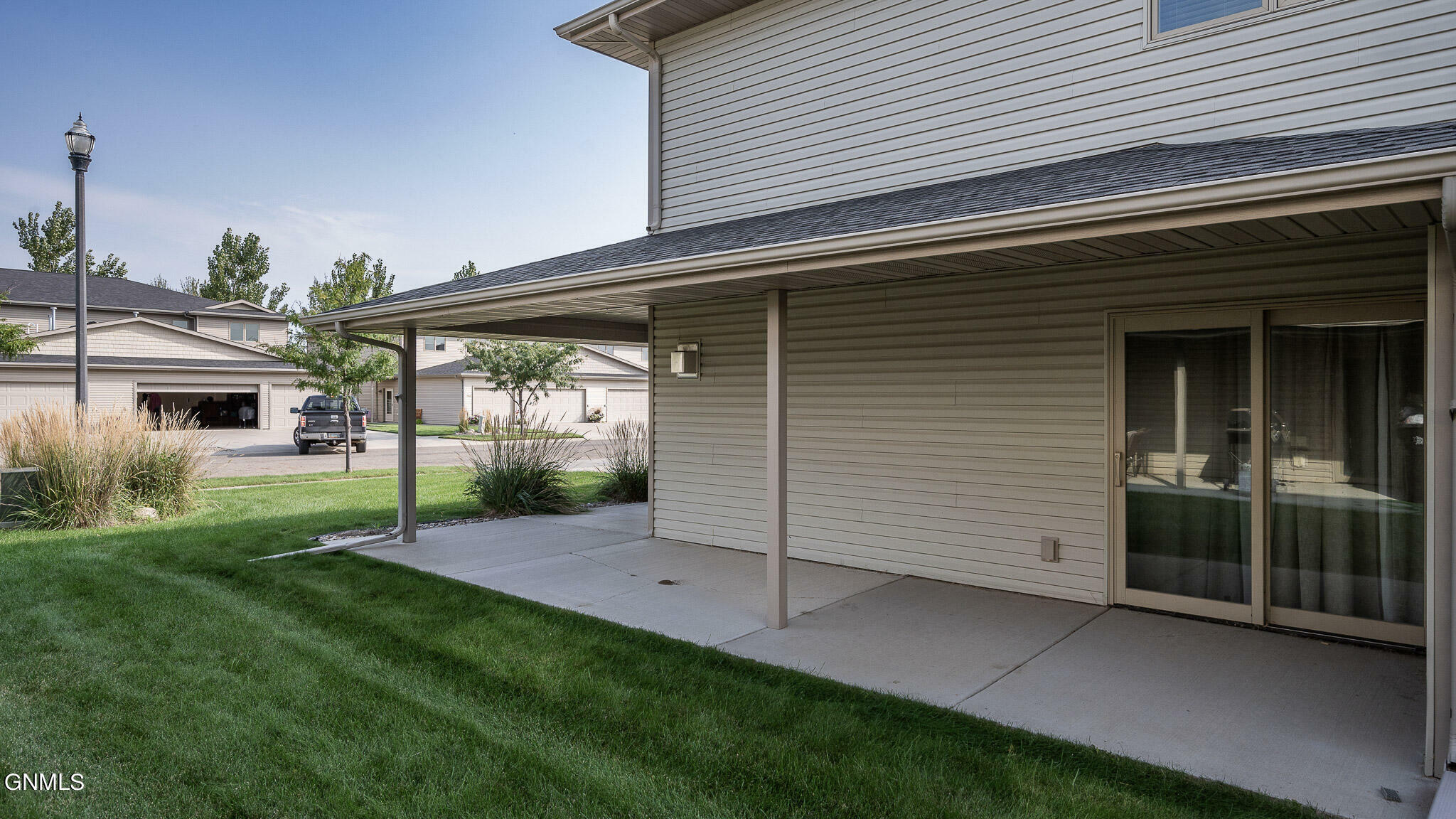 Property Photo:  727 Mayflower Drive  ND 58504 