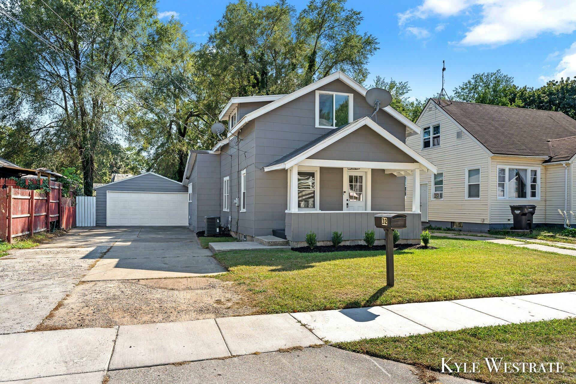 Property Photo:  32 Calhoun Street SW  MI 49548 