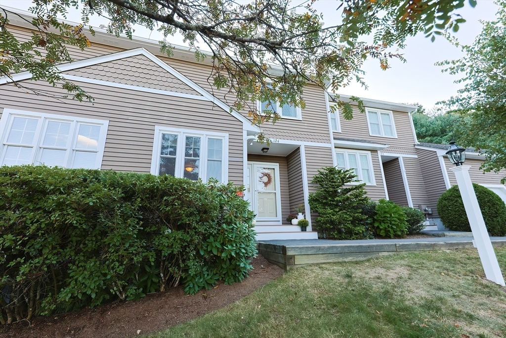 Property Photo:  124 Laurelwood Dr 124  MA 01747 