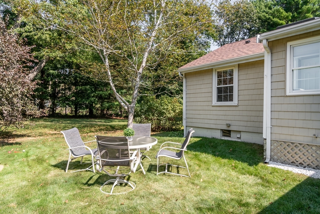 Property Photo:  9 Lawrence Ct  MA 02052 