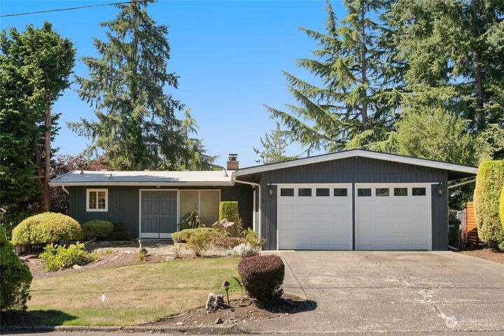 Property Photo: 113 152nd Place SE WA 98007