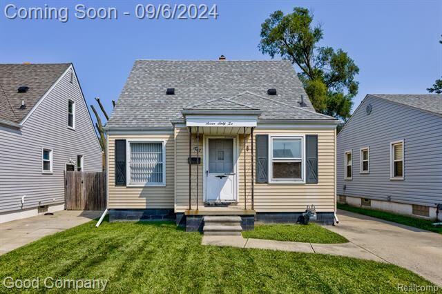 Property Photo:  762 Mill Street  MI 48146 