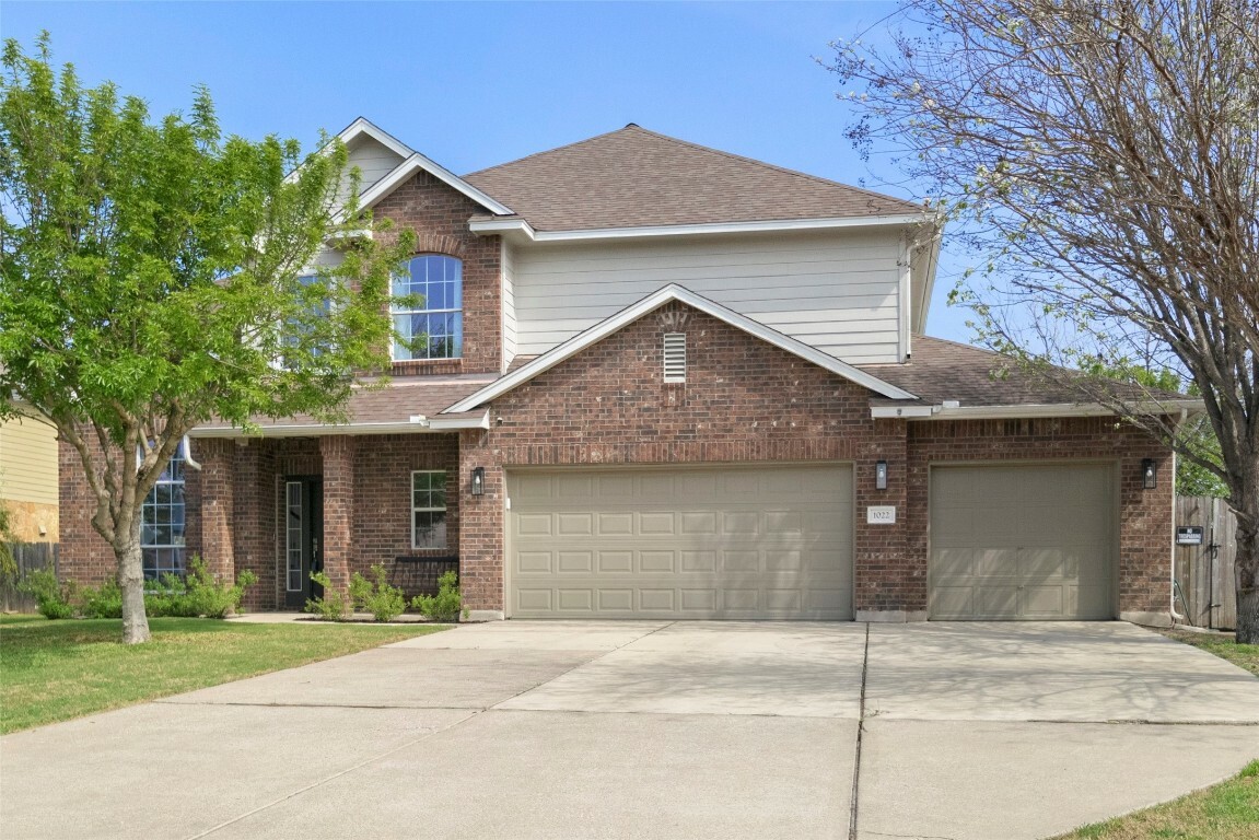 Property Photo:  1022 N Ash Cove  TX 78634 