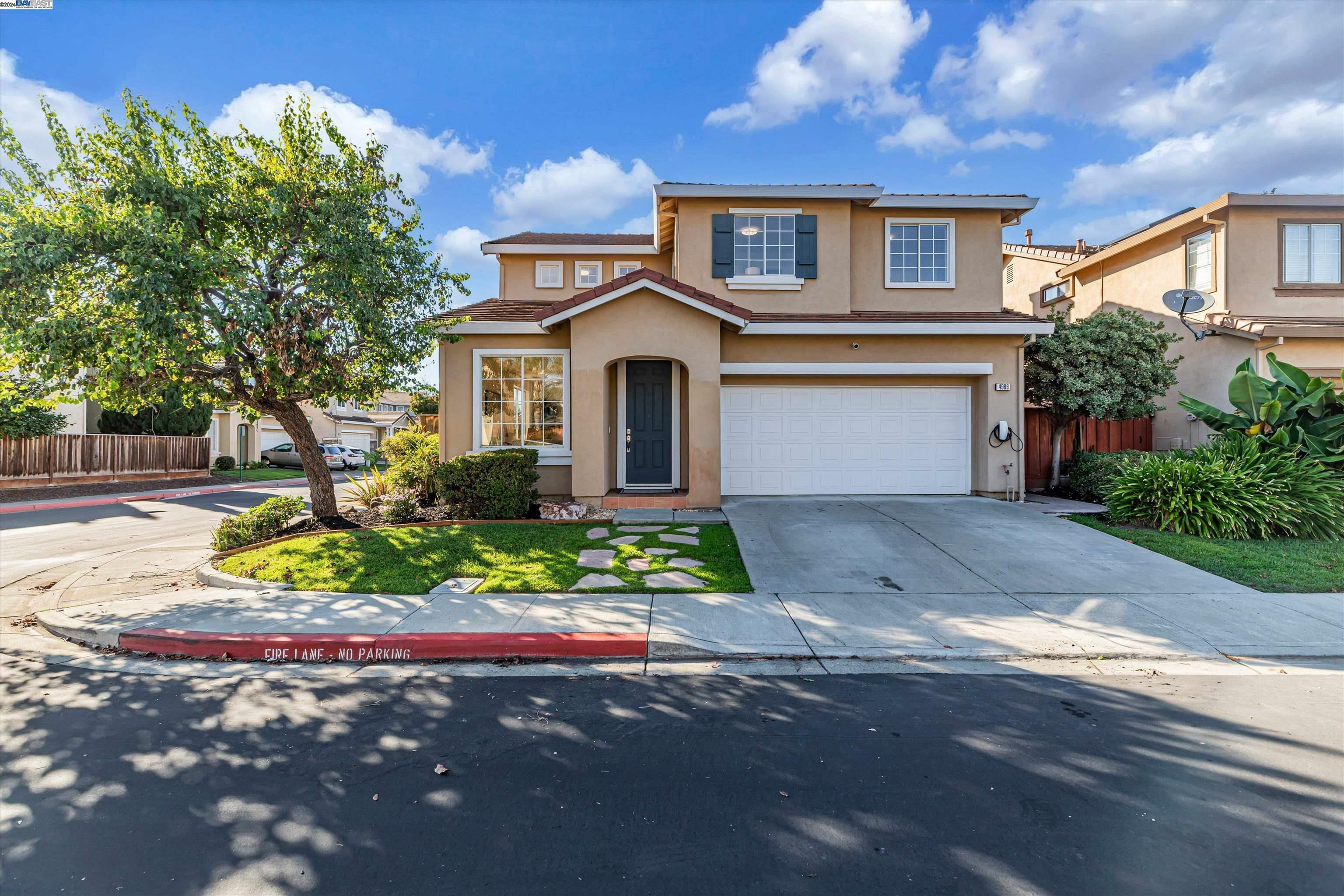 Property Photo:  4969 Roselle Cmn  CA 94536 